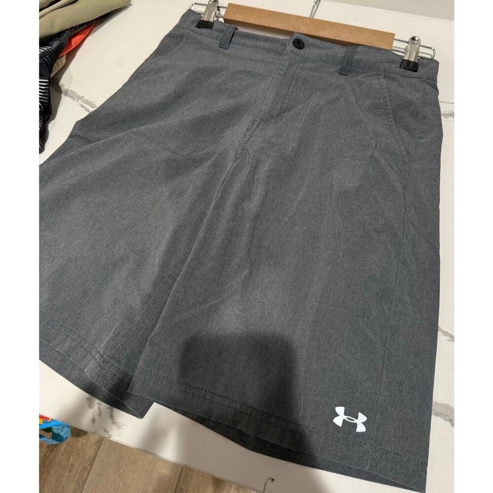 Under Armour Boy's Shorts Size 16 Gray Athletic Casual School Golf‎ Bermuda
